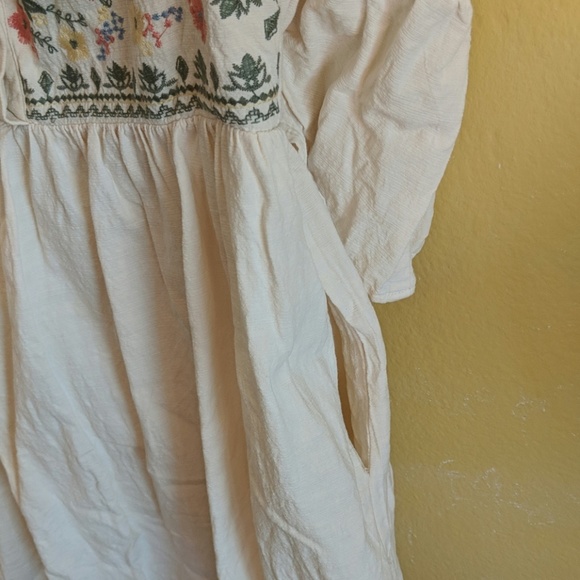 Embroidered floral dress with pockets - Picture 4 of 5